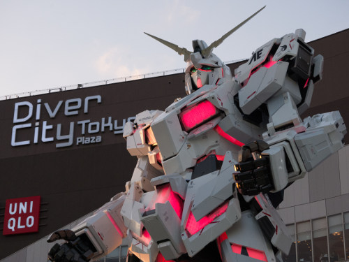 The Unicorn Gundam Statue