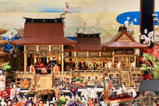 Hyakudan Hinamatsuri (Girl's doll festival)